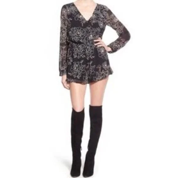 ⭐ ASTR the Label Black Floral Long Sleeve Romper - Picture 2 of 3